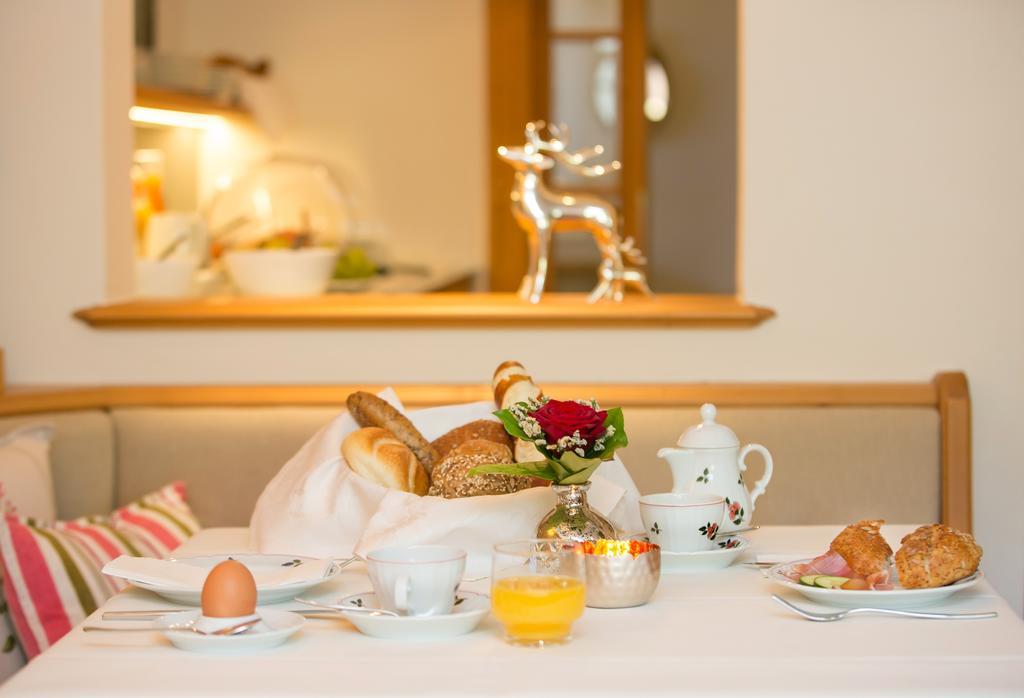 Hotel Garni Edelweiss 레흐암 아르베르크 외부 사진