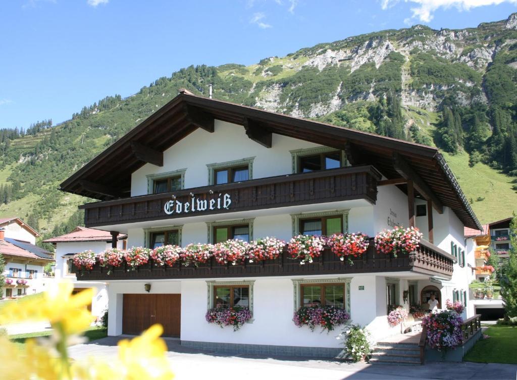 Hotel Garni Edelweiss 레흐암 아르베르크 외부 사진