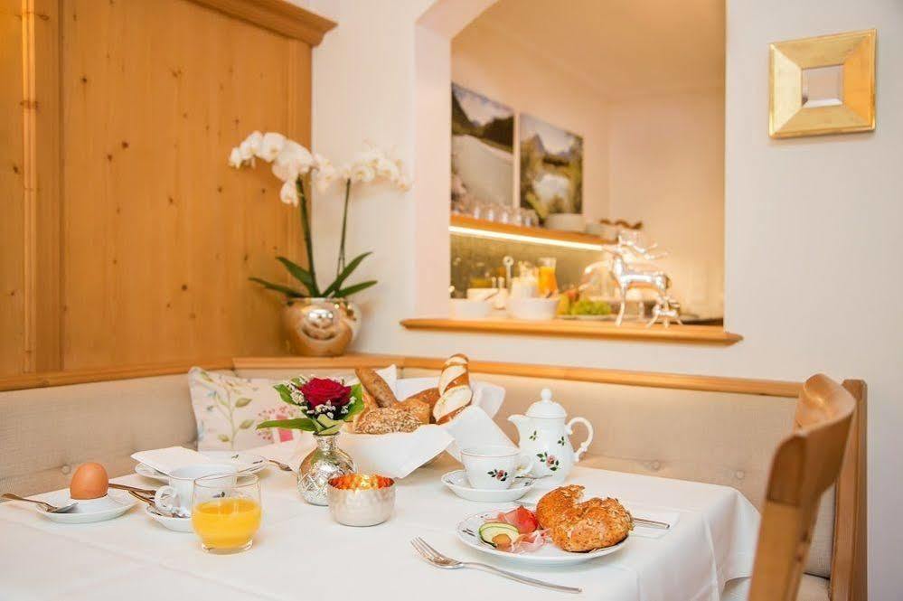 Hotel Garni Edelweiss 레흐암 아르베르크 외부 사진