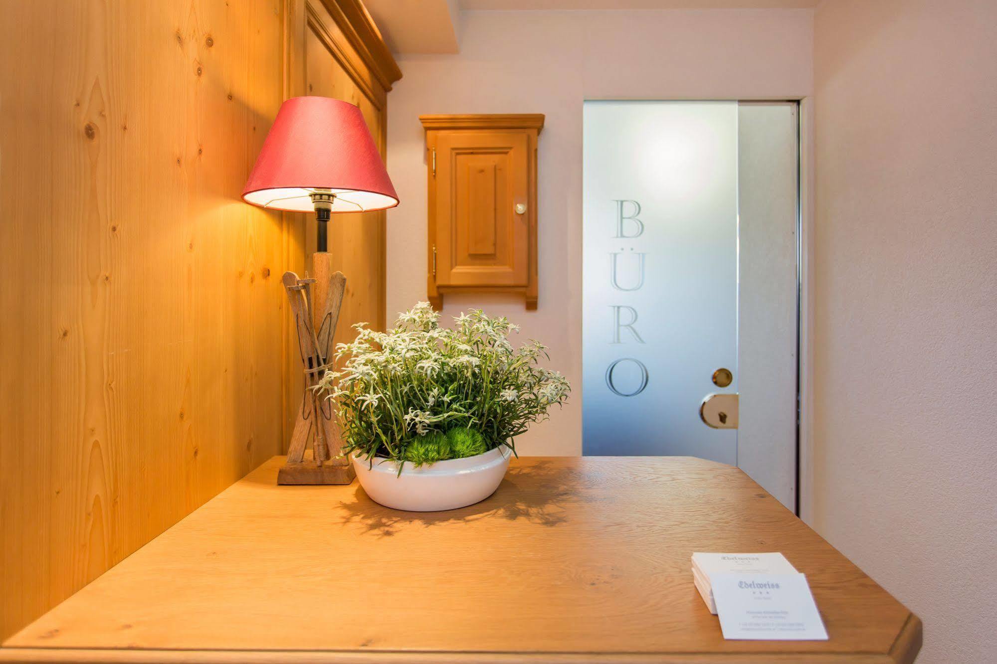 Hotel Garni Edelweiss 레흐암 아르베르크 외부 사진