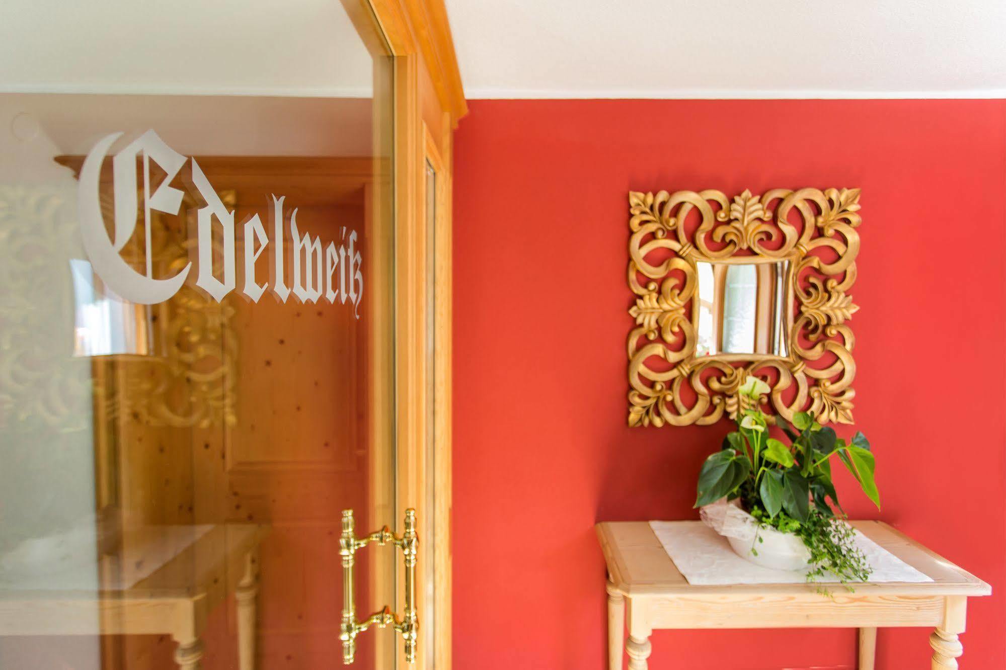 Hotel Garni Edelweiss 레흐암 아르베르크 외부 사진